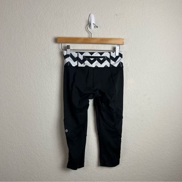 Lululemon Run For Your Life Crop Leggings Chevron - Picture 10 of 15